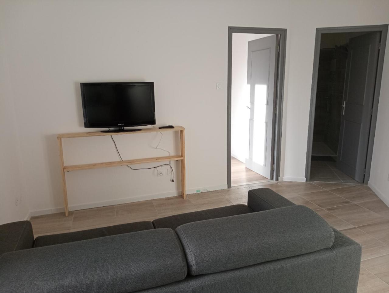 Appart Proche Toutes Commodites Souvigny Экстерьер фото